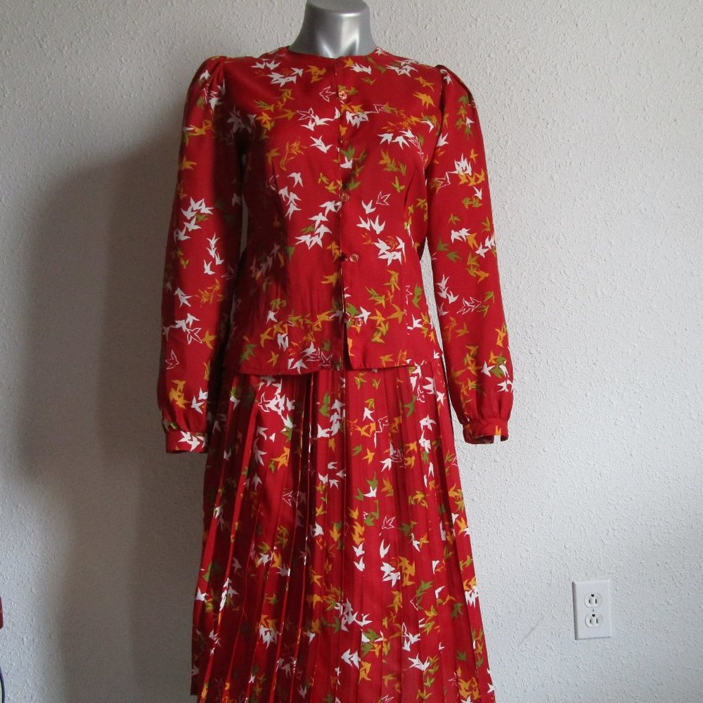 Blouse skirt set. Red w peace doves. Lightweight polyester long sleeve, pleated.